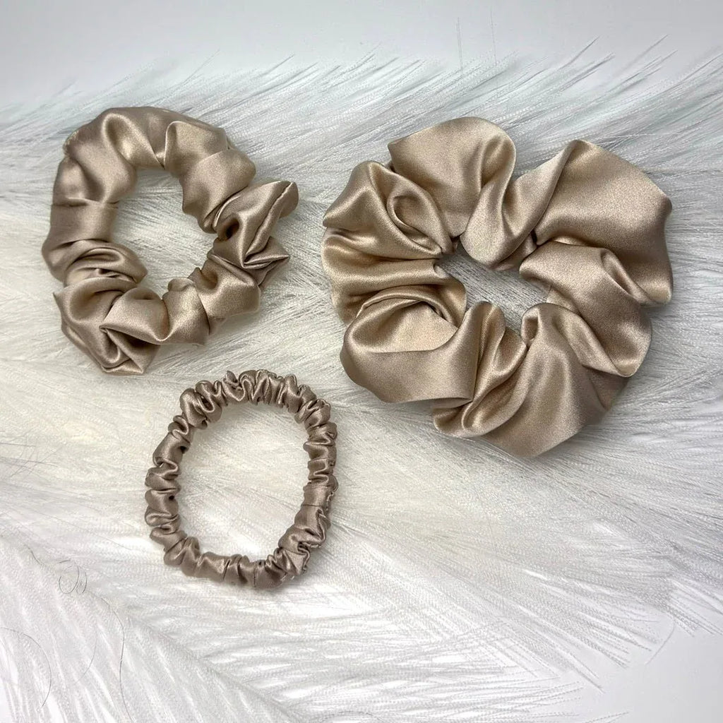 Silkkinen hiusdonitsi scrunchie setti beige - lahjaidea - Wellen