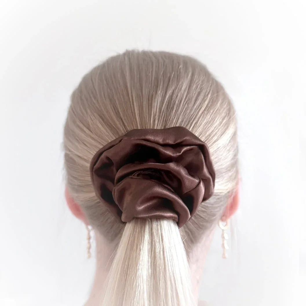 Silkkinen hiusdonitsi scrunchie 3 kpl setti - ruskea iso - Wellen