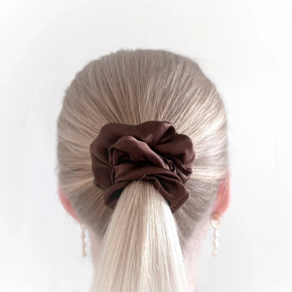 Silkkinen hiusdonitsi scrunchie 3 kpl setti - ruskea medium - Wellen